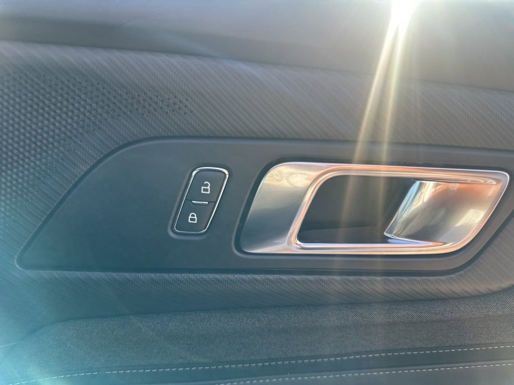 Used 2025 Ford Mustang Coupe image 33