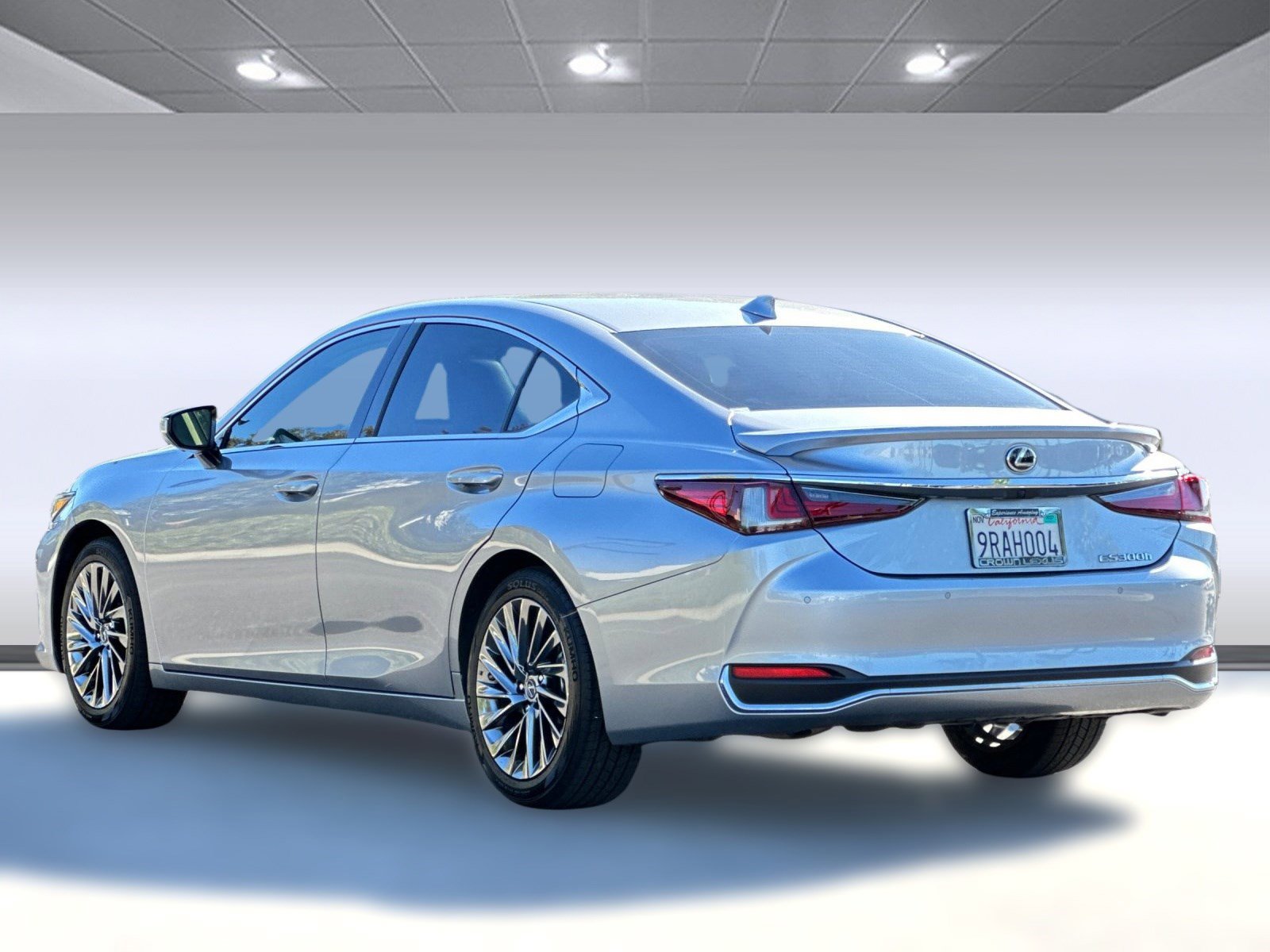 Certified 2025 Lexus ES 300h w/ Luxury Package image 3