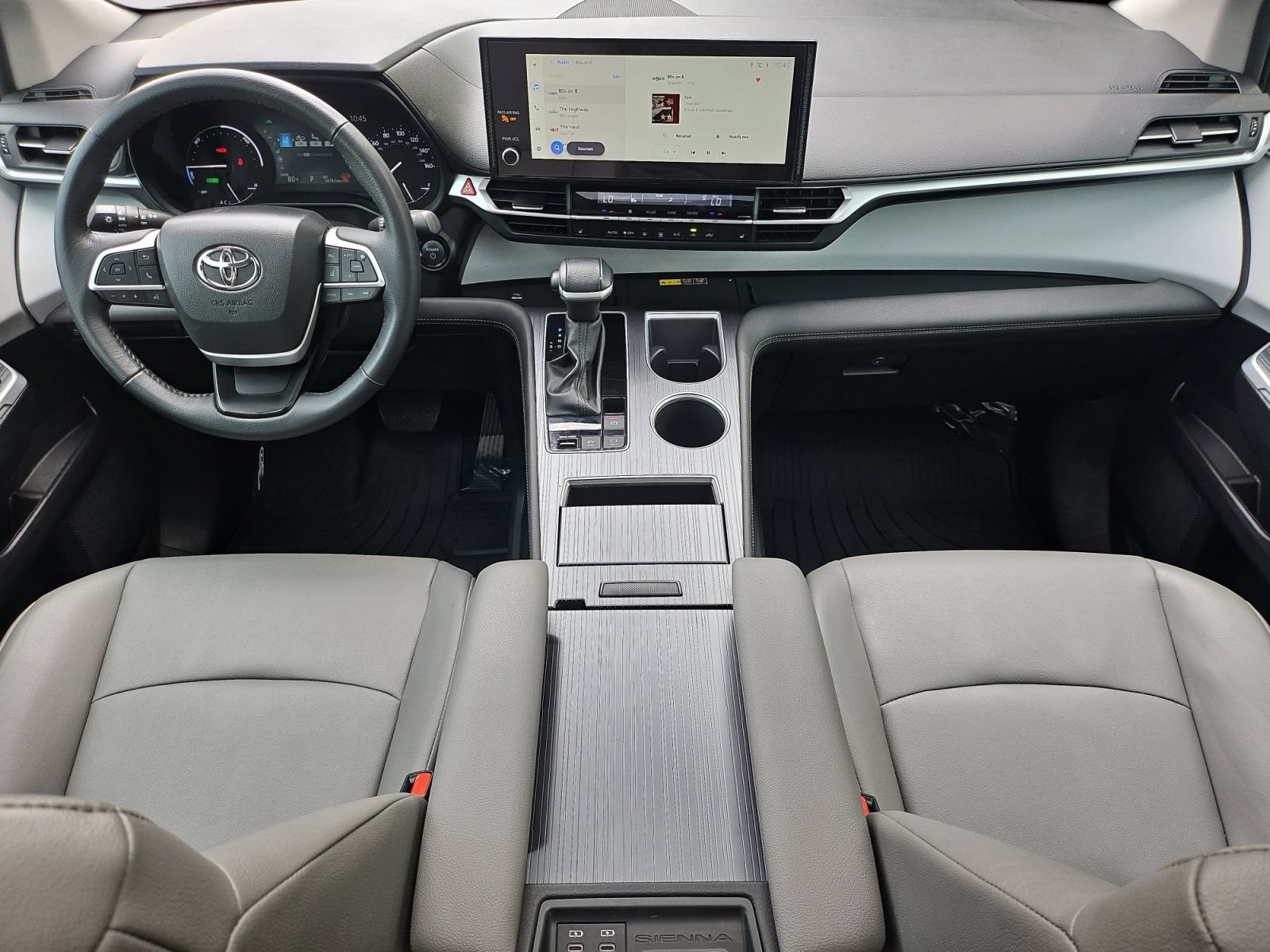 Used 2025 Toyota Sienna XLE FWD image 16
