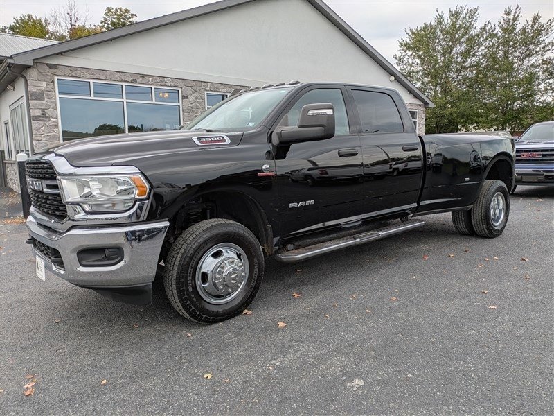 Used 2024 RAM 3500 Big Horn AWD/4WD image 1