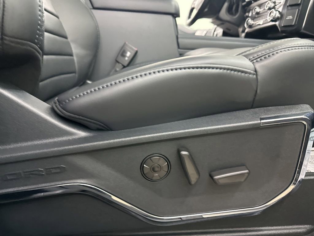 New 2026 Ford F350 Platinum w/ FX4 Off-Road Package image 17