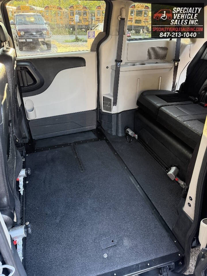 Used 2018 Dodge Grand Caravan SXT FWD image 14