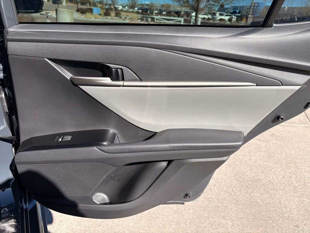Used 2025 Toyota Camry SE w/ Convenience Package image 30