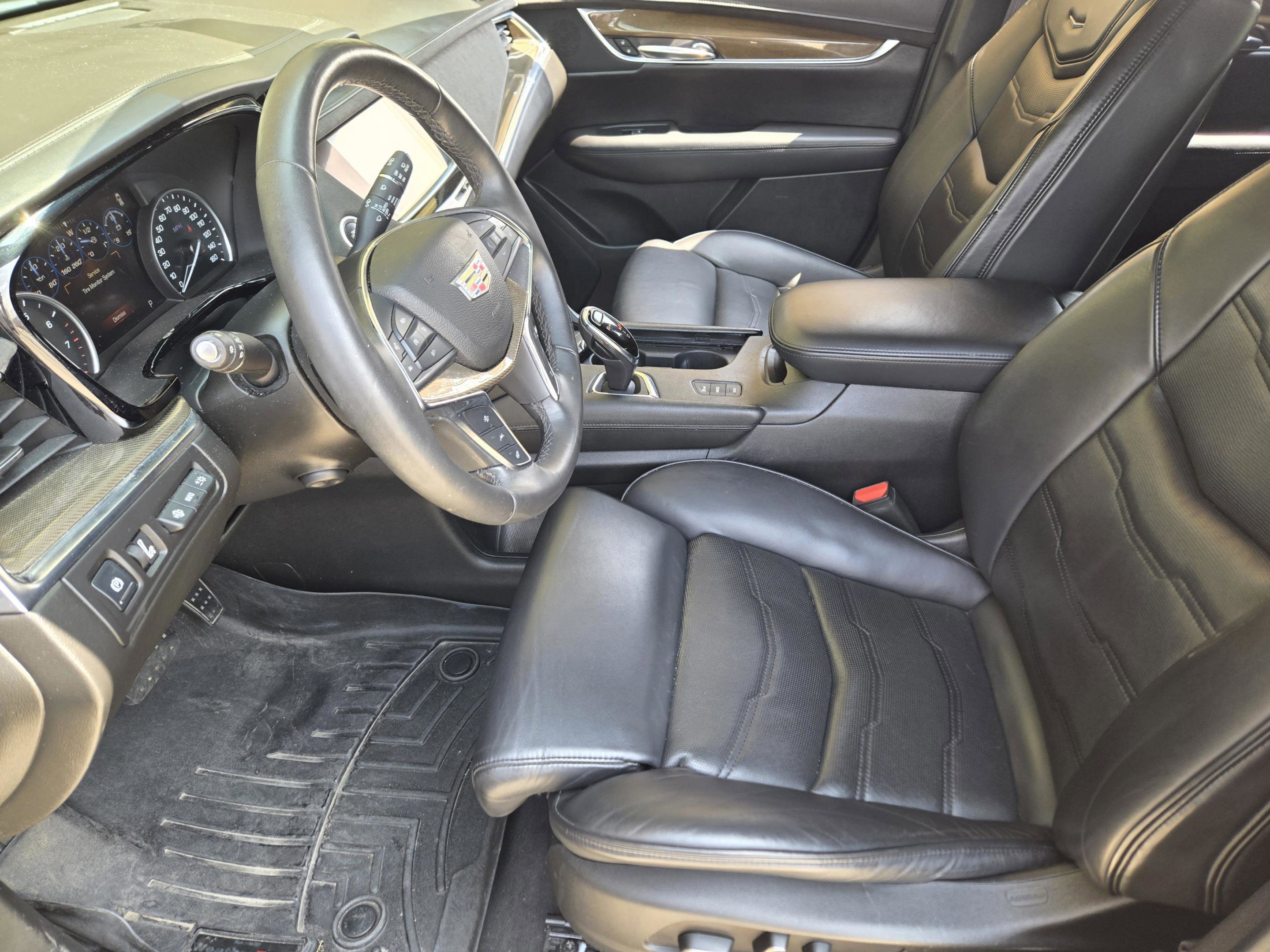 Used 2017 Cadillac XT5 Platinum w/ Driver Assist Package AWD/4WD image 11