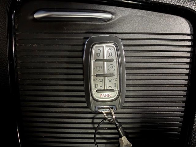 Used 2025 Chrysler Pacifica Limited image 54