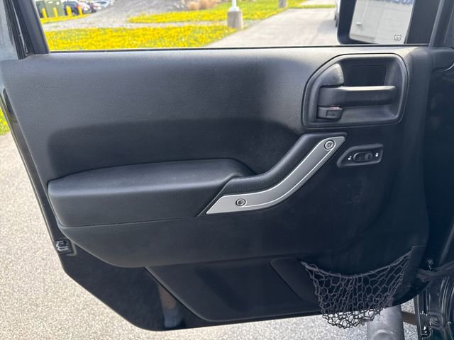 Used 2016 Jeep Wrangler Unlimited Rubicon w/ Connectivity Group image 22