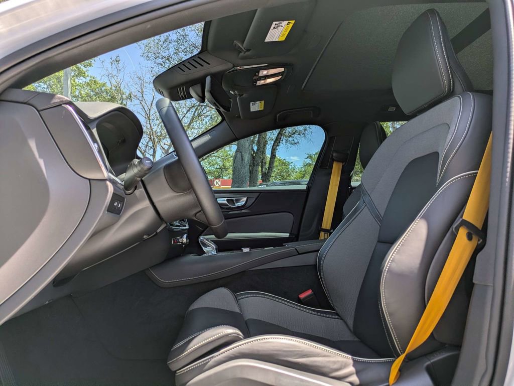 Used 2024 Volvo V60 T8 Polestar image 2