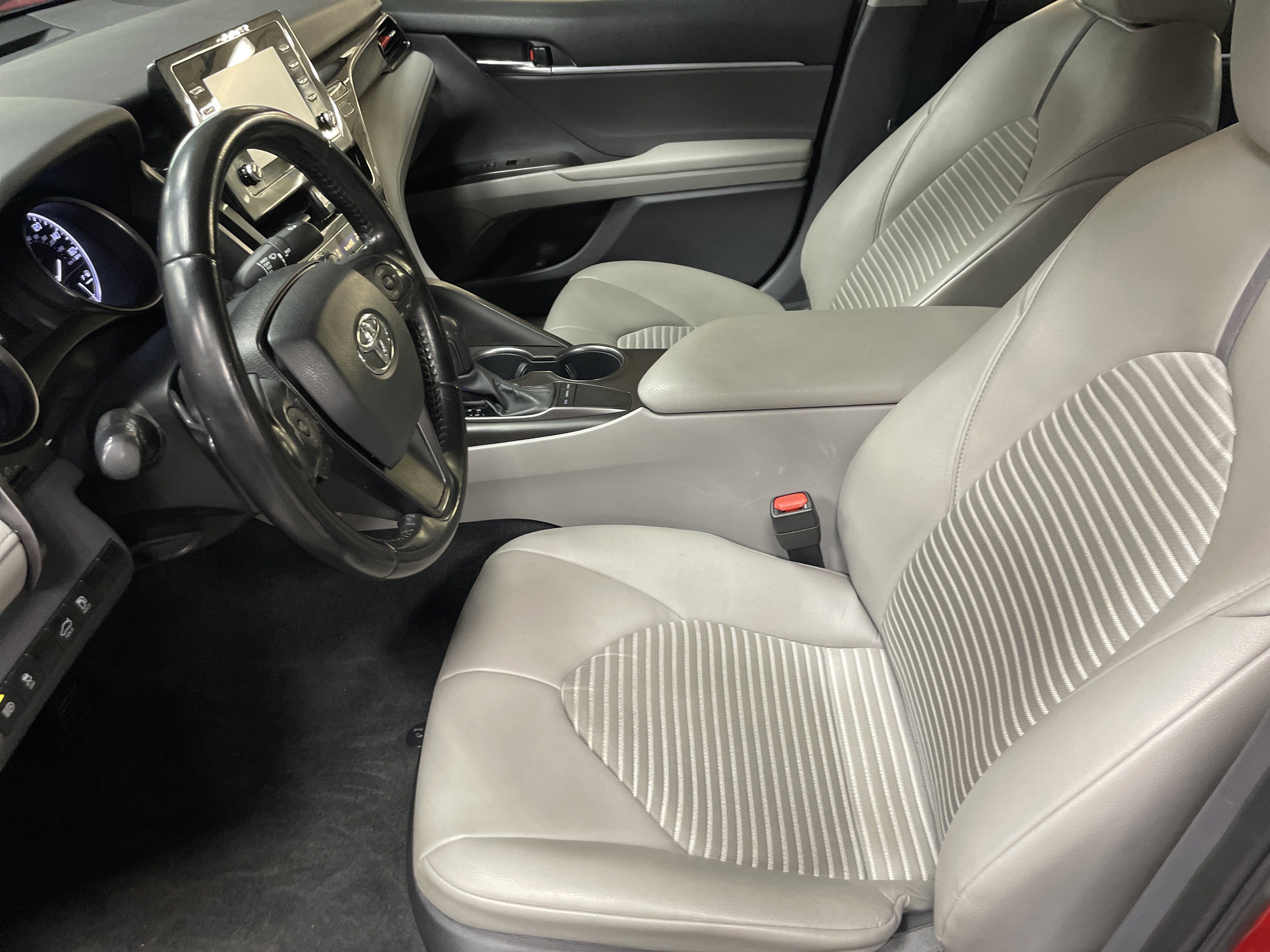 Used 2022 Toyota Camry SE FWD image 16