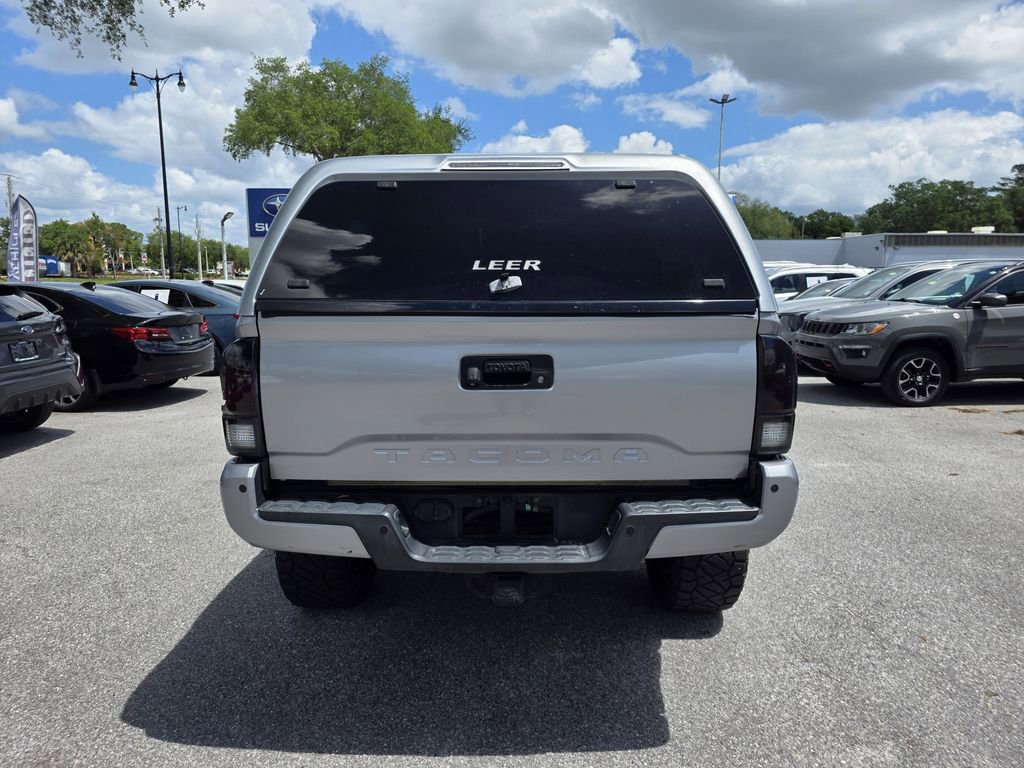 Used 2016 Toyota Tacoma Limited w/ Towing Package AWD/4WD image 4