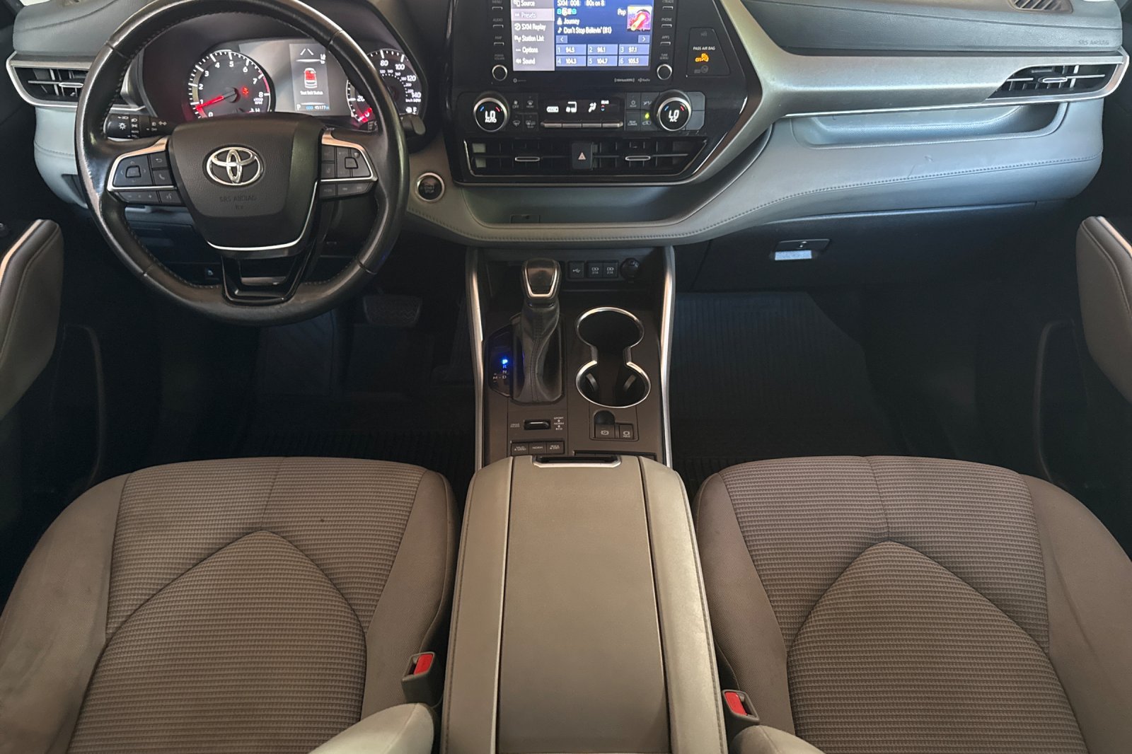 Used 2021 Toyota Highlander LE AWD/4WD image 12
