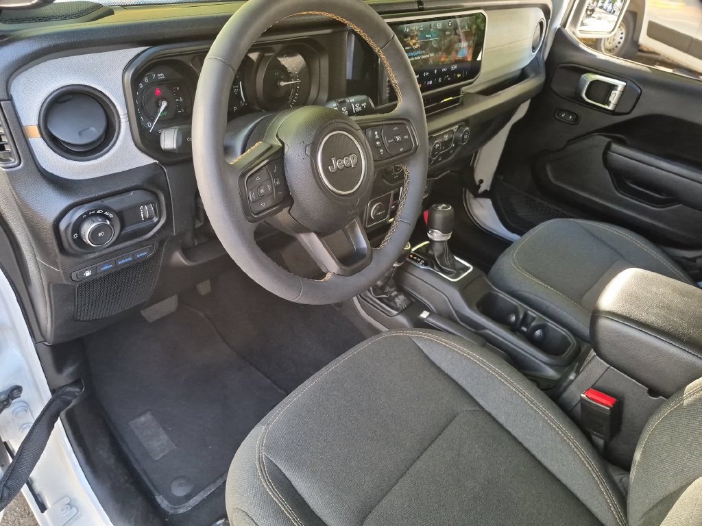 Used 2024 Jeep Wrangler Unlimited w/ Convenience Group AWD/4WD image 11