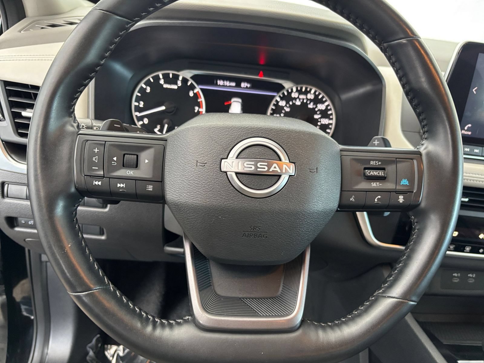 Used 2025 Nissan Rogue SV FWD image 24