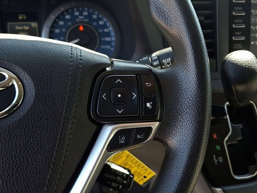 Used 2020 Toyota Sienna L image 21