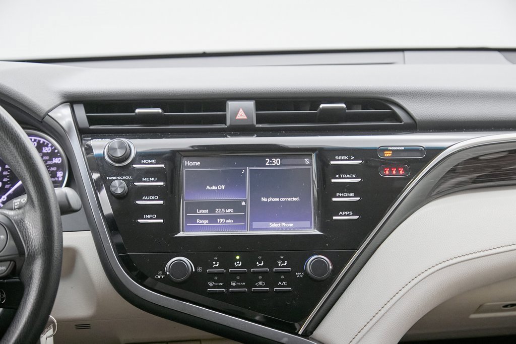 Used 2018 Toyota Camry LE image 26