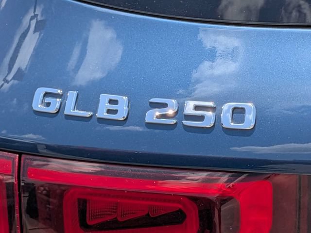 Used 2021 Mercedes-Benz GLB 250 w/ Premium Package image 11