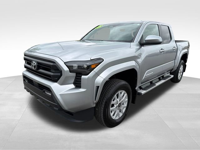 Used 2025 Toyota Tacoma SR5 AWD/4WD image 3