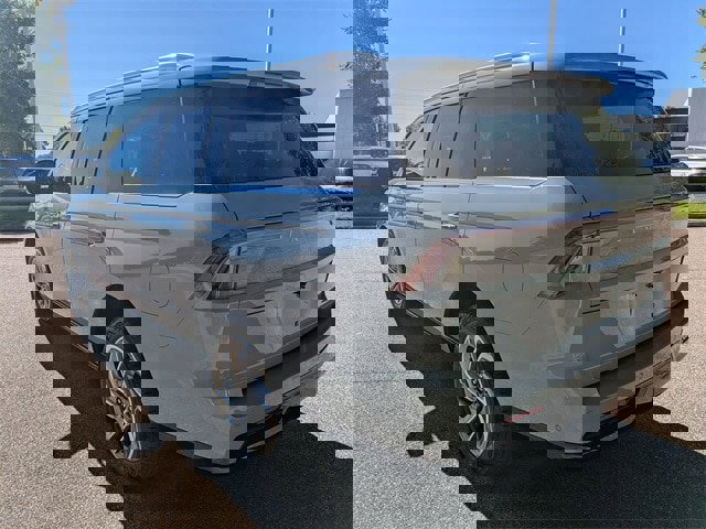 New 2025 Lincoln Navigator Reserve image 2