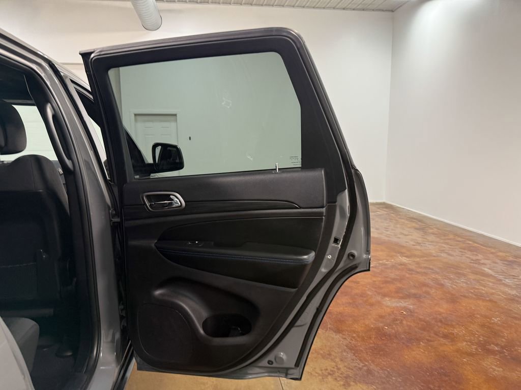 Used 2019 Jeep Grand Cherokee Laredo AWD/4WD image 65