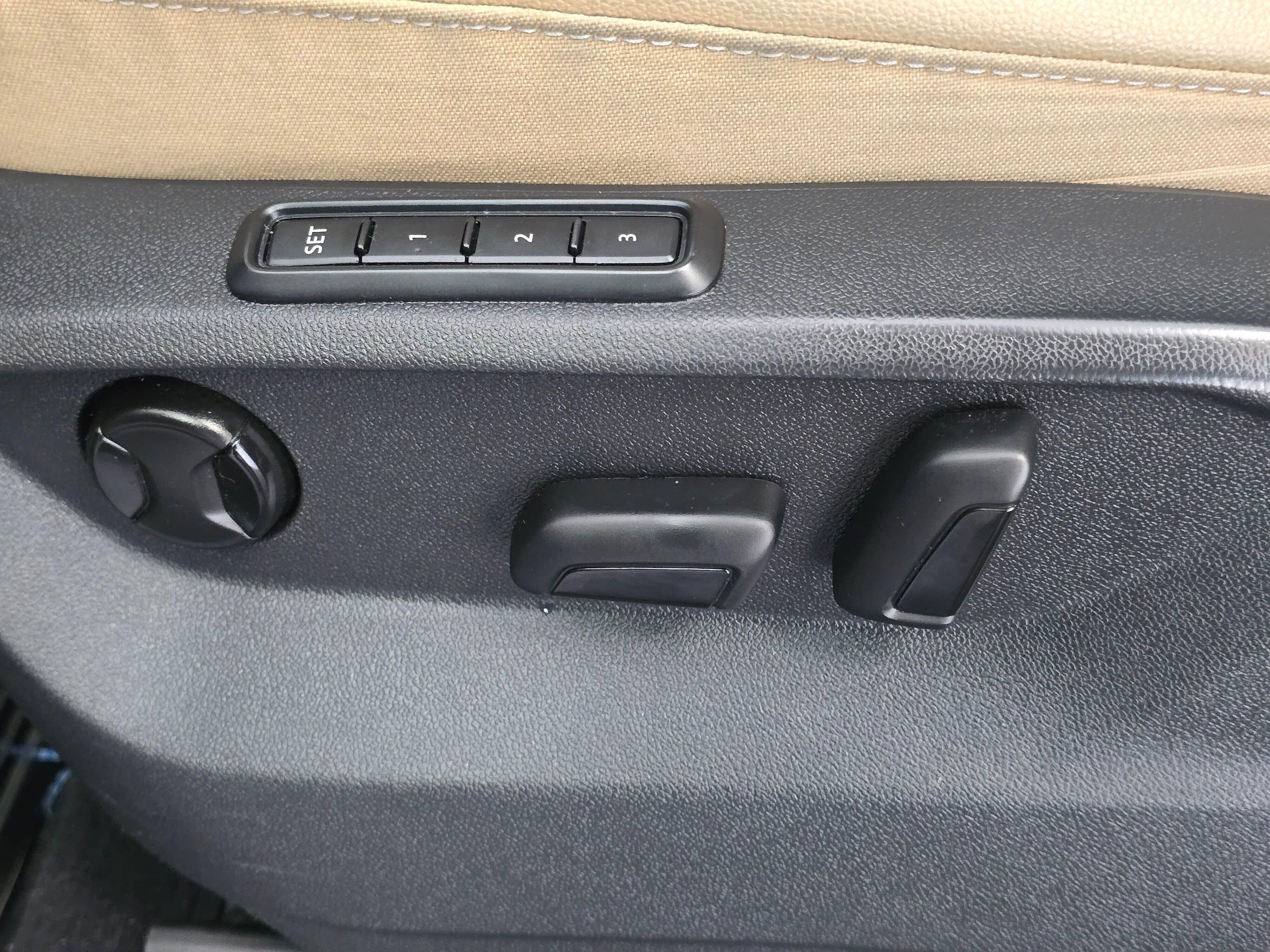 Used 2020 Volkswagen Atlas Cross Sport SEL image 38