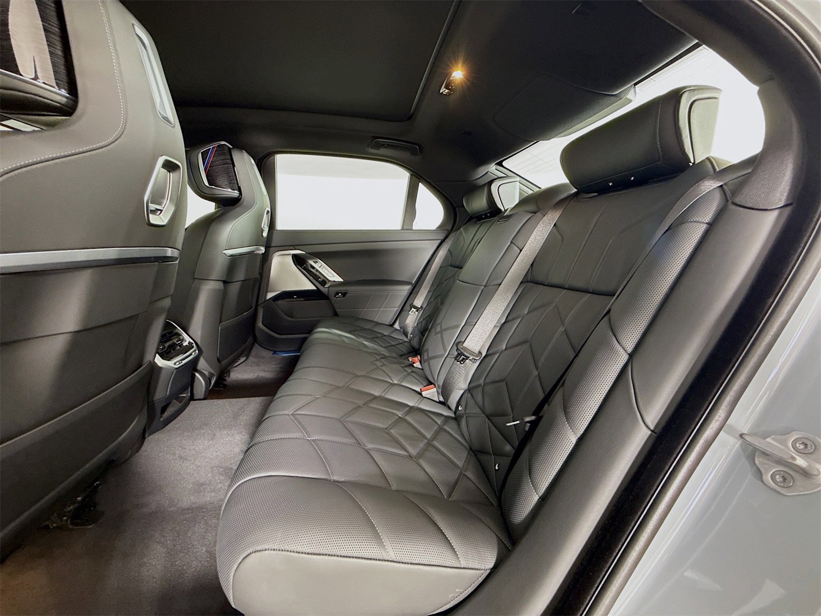 New 2026 BMW i7 eDrive50 w/ M Sport Package image 25