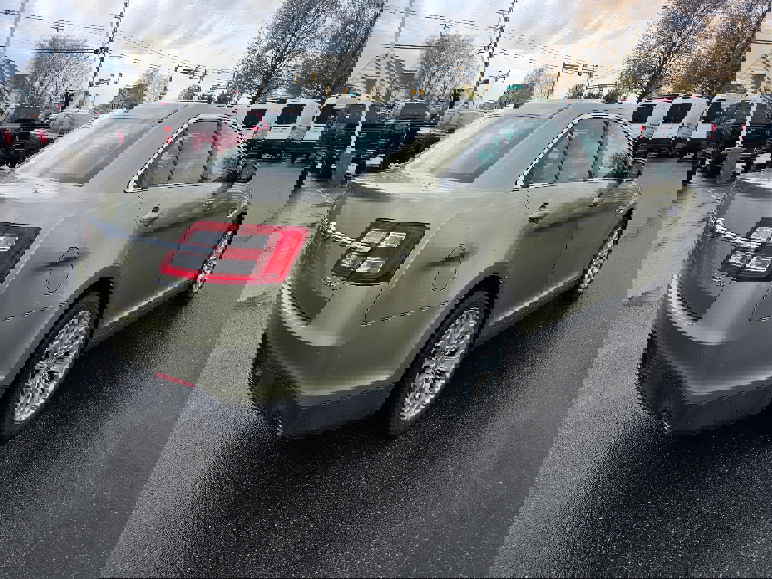 Used 2013 Ford Taurus Limited image 3