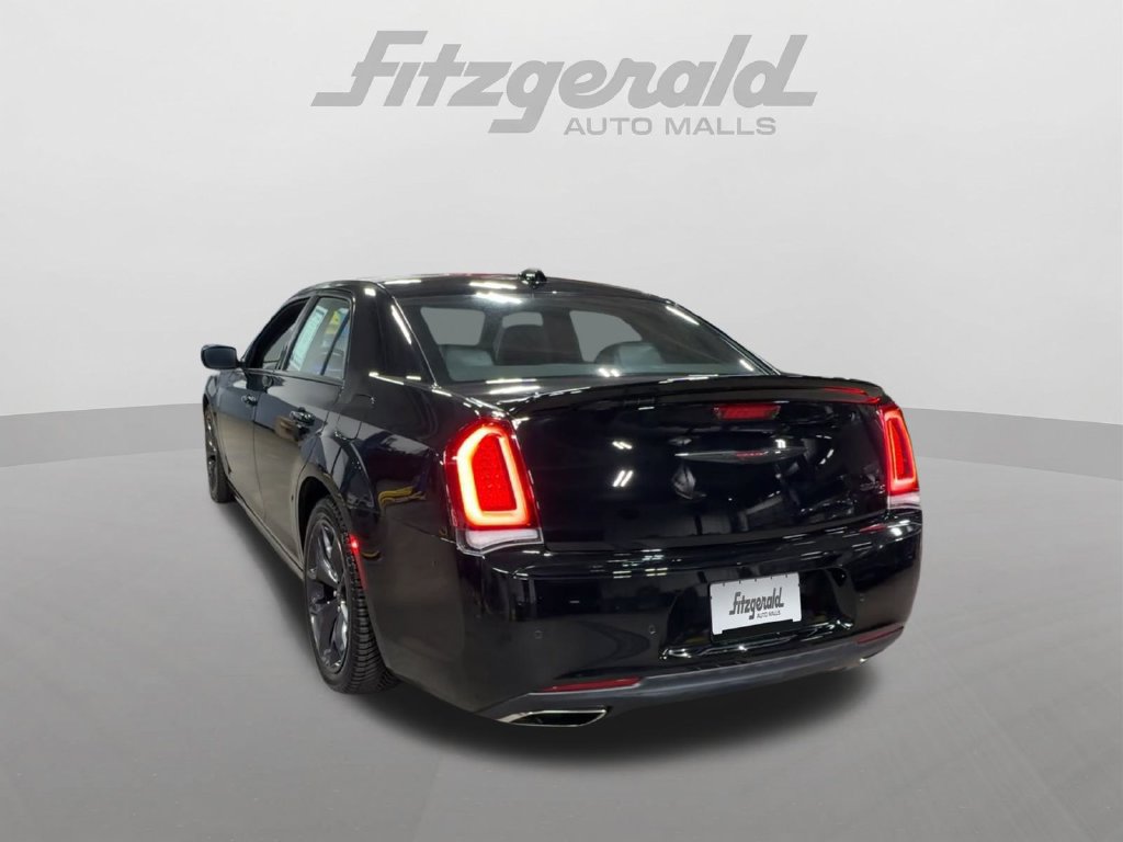 Used 2023 Chrysler 300 S w/ Comfort Group RWD image 7