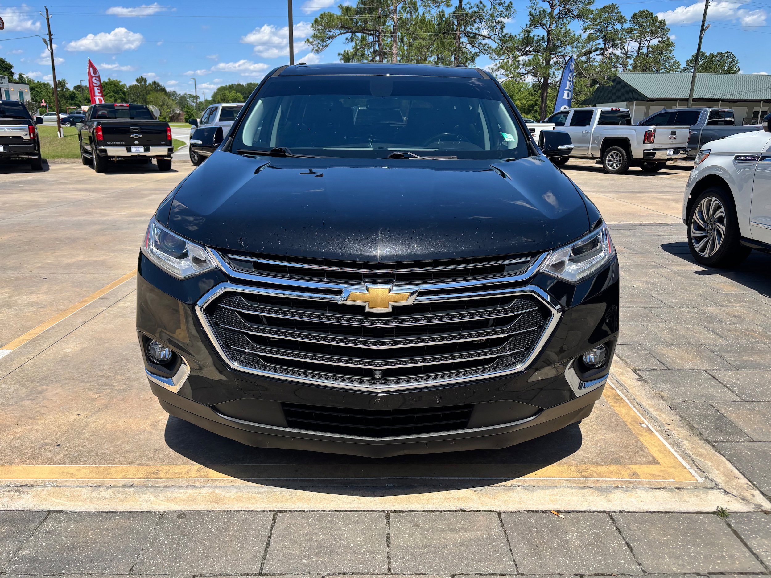 Used 2020 Chevrolet Traverse LT w/ LT Premium Package FWD image 2