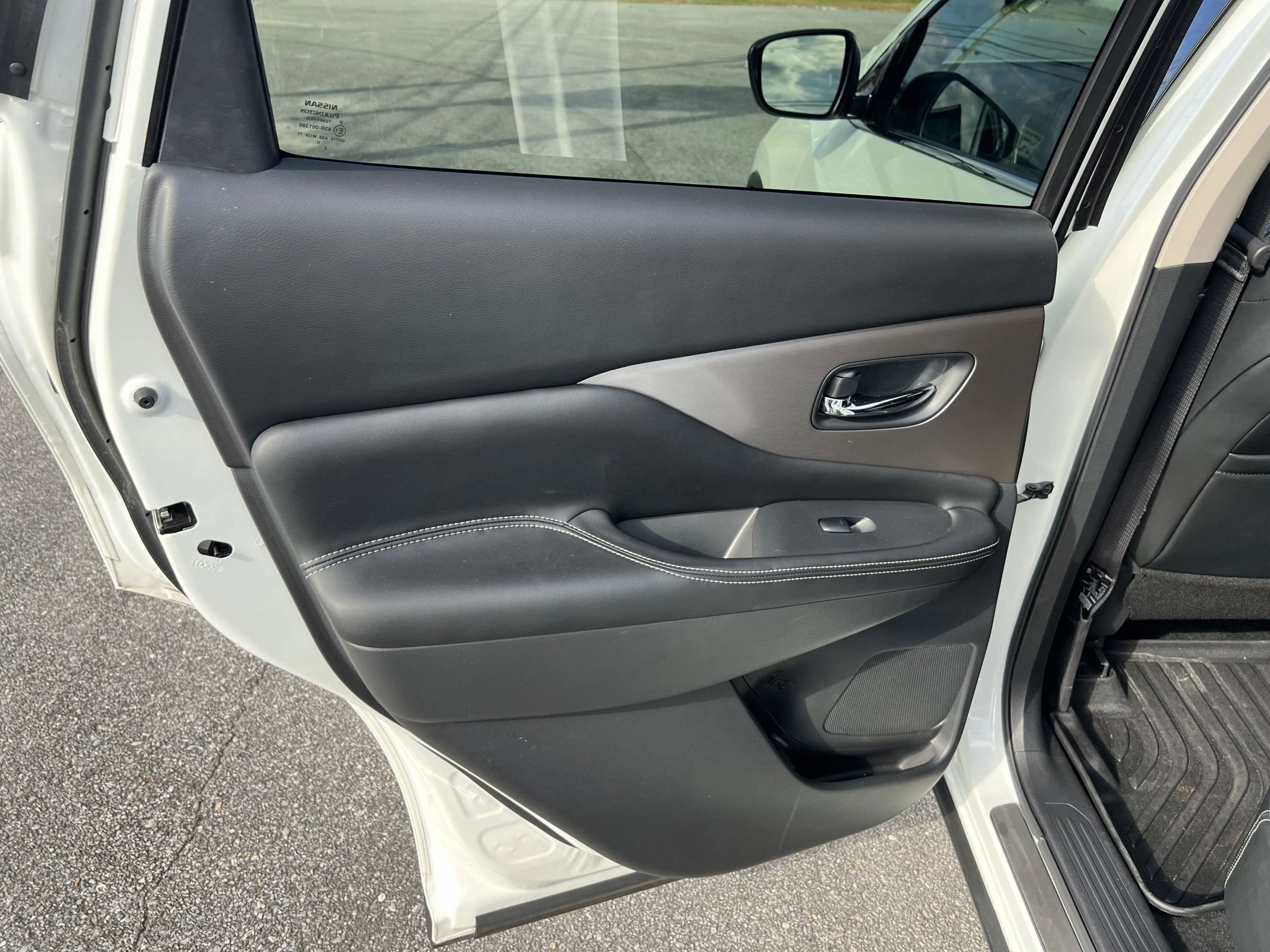 Used 2024 Nissan Murano SV w/ SV Midnight Edition Package image 17