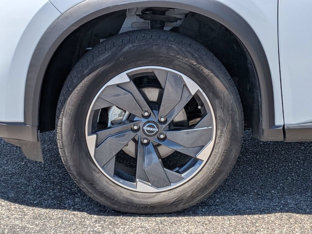 Used 2024 Nissan Rogue SV AWD/4WD image 11