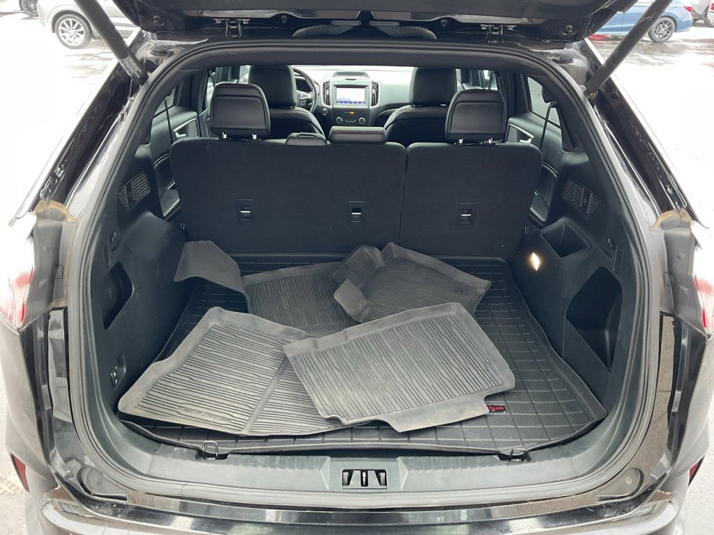 Used 2020 Ford Edge ST-Line w/ Cold Weather Package image 22