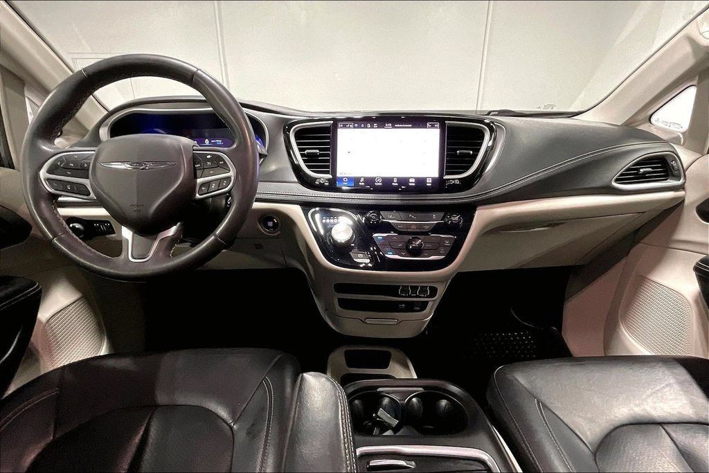Used 2022 Chrysler Pacifica Touring-L FWD image 18