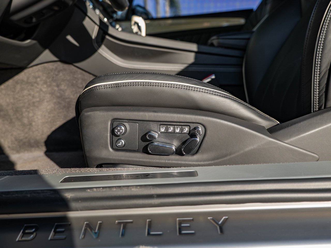 Used 2024 Bentley Continental GT image 24