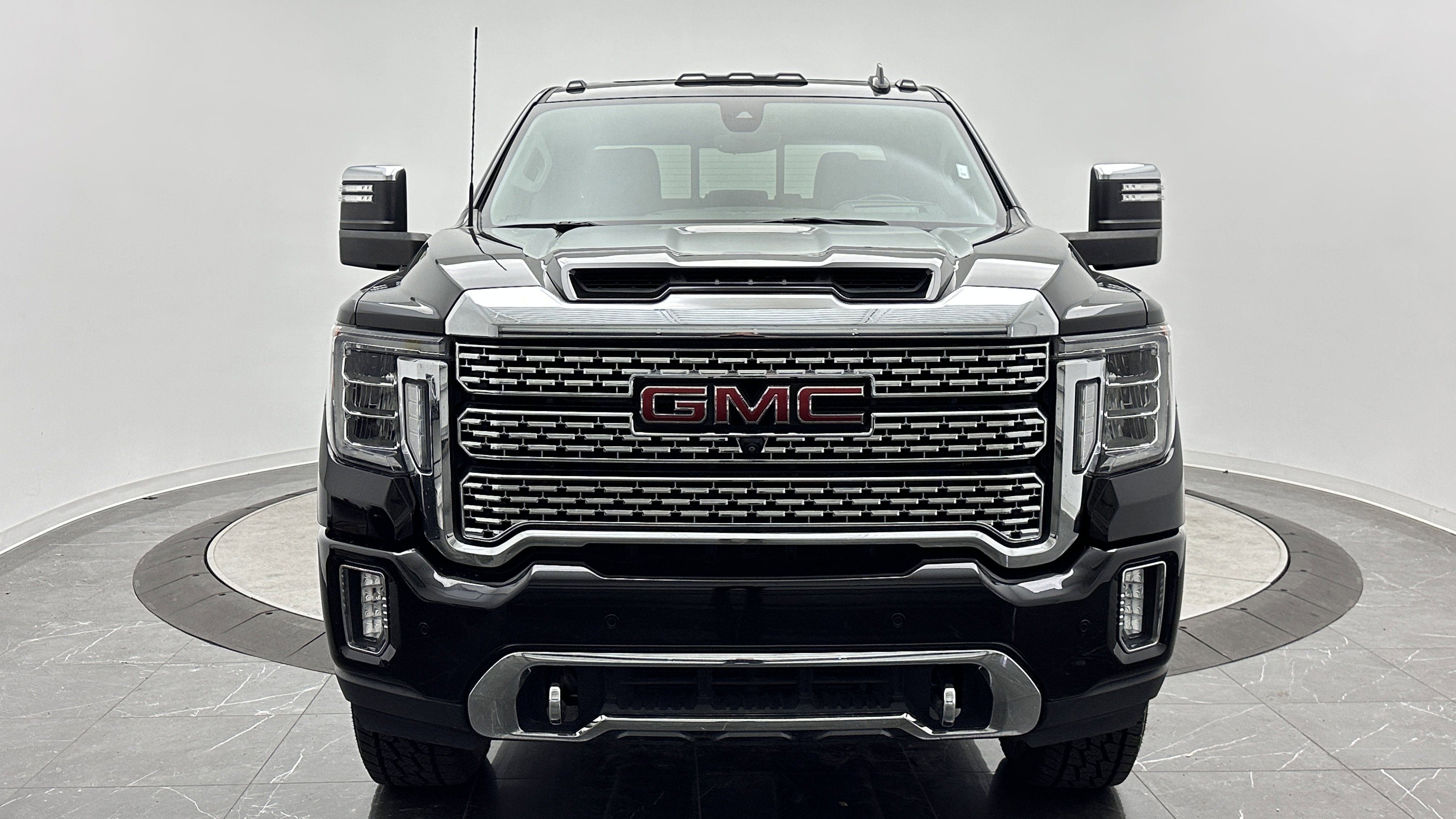 Used 2021 GMC Sierra 3500 Denali w/ Denali Black Diamond Edition AWD/4WD image 2
