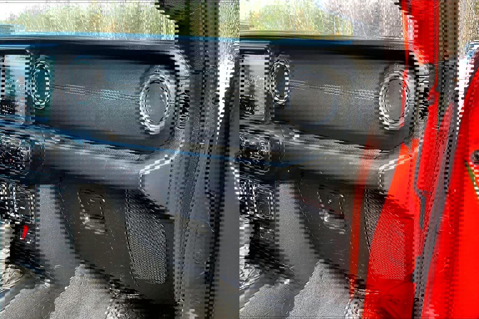 Used 2018 Jeep Wrangler Unlimited Sahara image 19