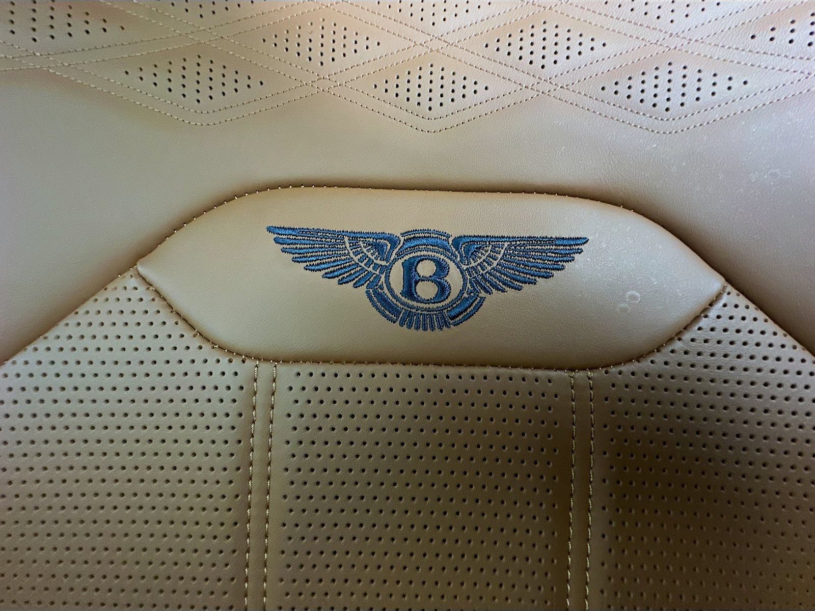 Used 2023 Bentley Bentayga Extended Wheelbase AWD/4WD image 42