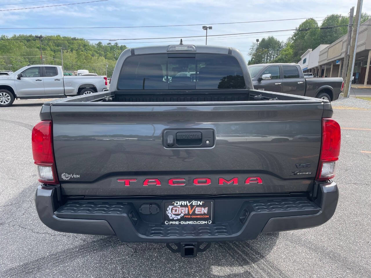 Used 2019 Toyota Tacoma TRD Sport AWD/4WD image 9