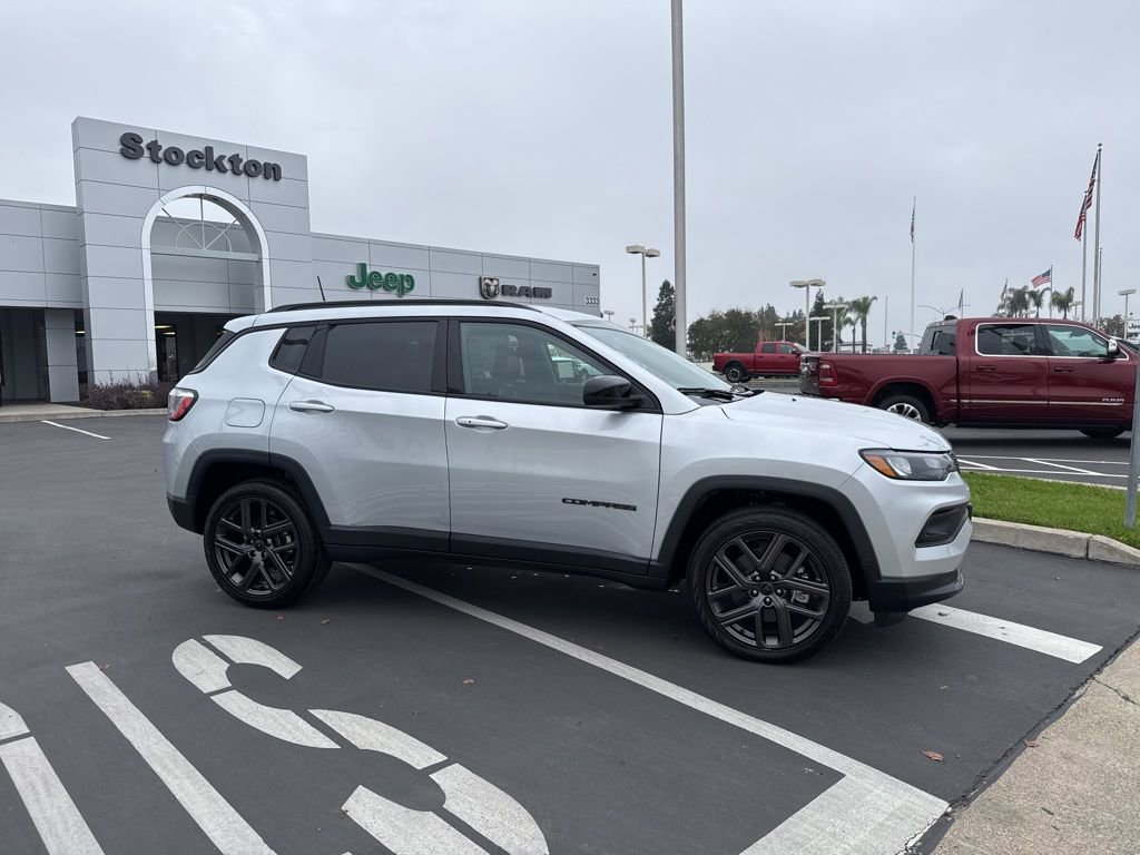 New 2026 Jeep Compass Latitude AWD/4WD image 3