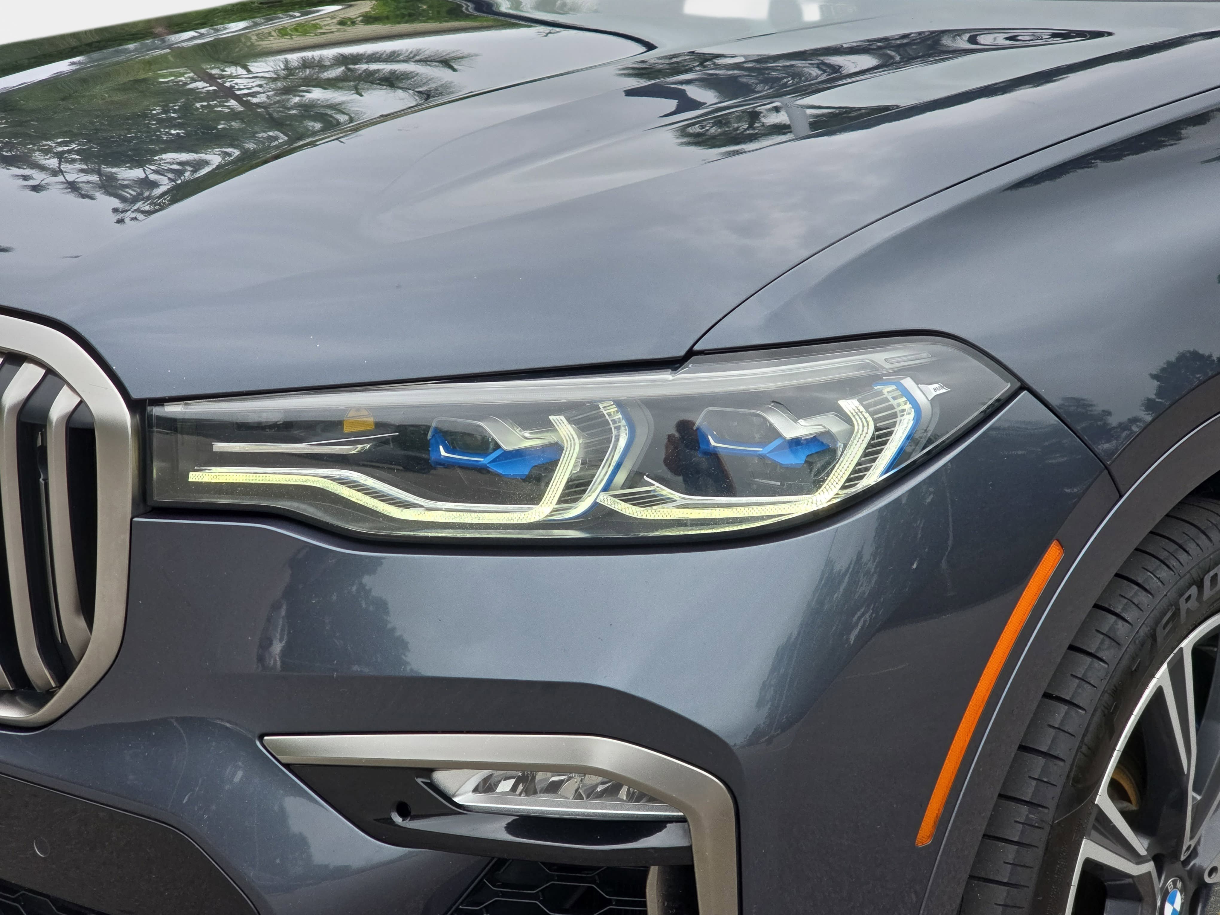 Used 2020 BMW X7 M50i w/ Dynamic Handling Package AWD/4WD image 33