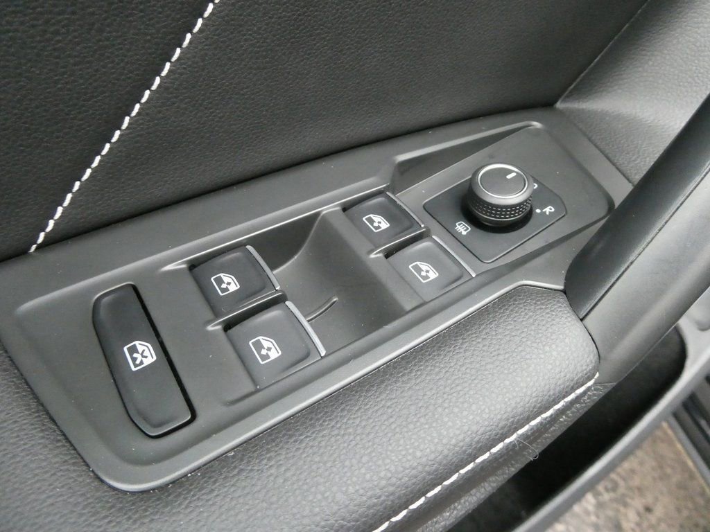 Used 2024 Volkswagen Tiguan SE R-Line image 20