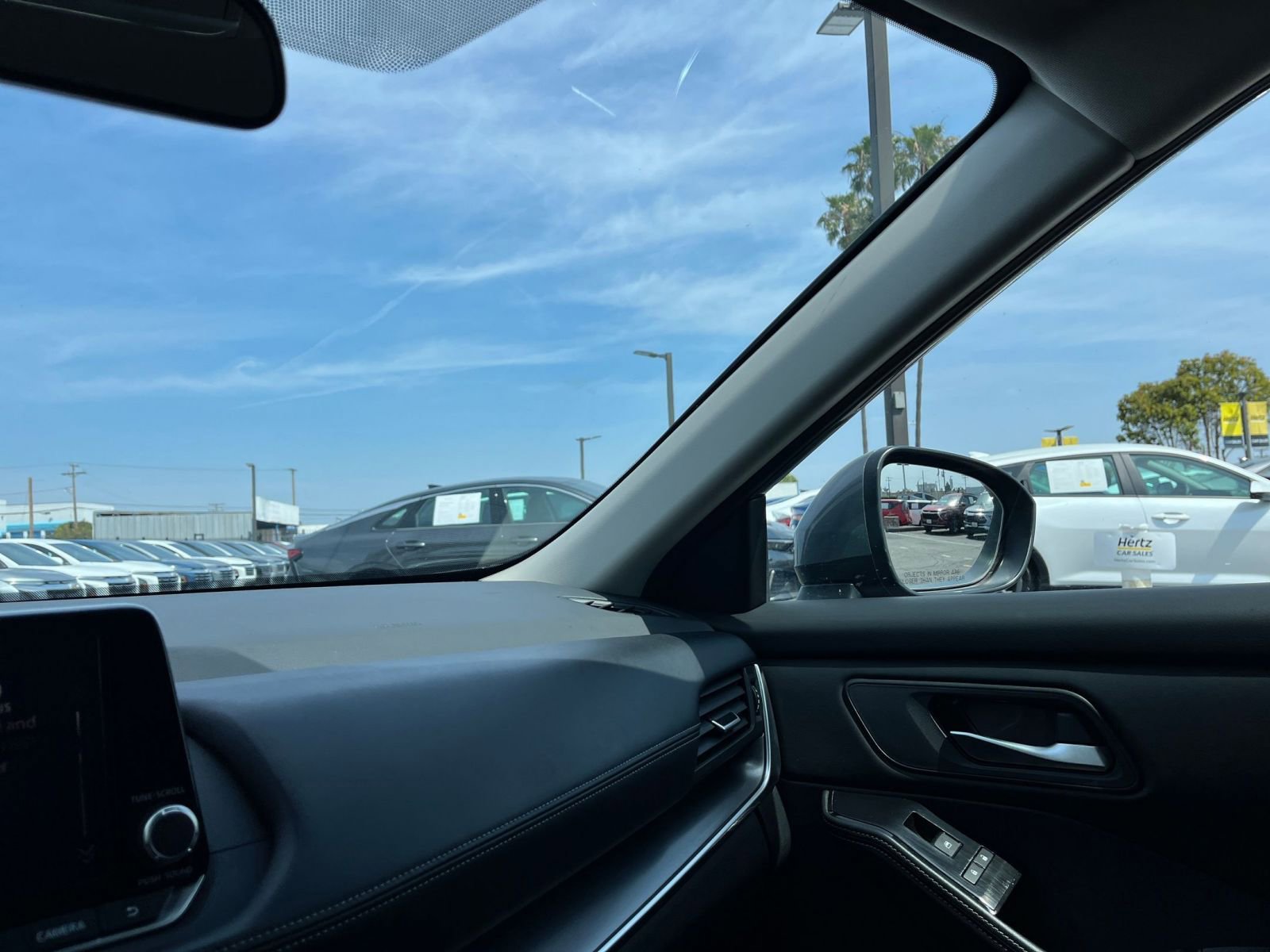 Used 2025 Nissan Rogue SV FWD image 37