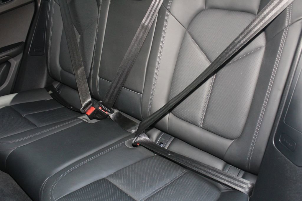 Used 2022 Porsche Macan AWD/4WD image 24