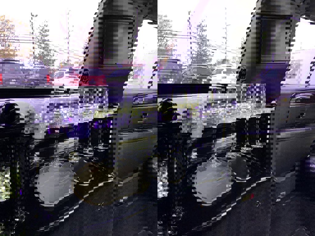 Used 2011 Lincoln Town Car Executive image 16