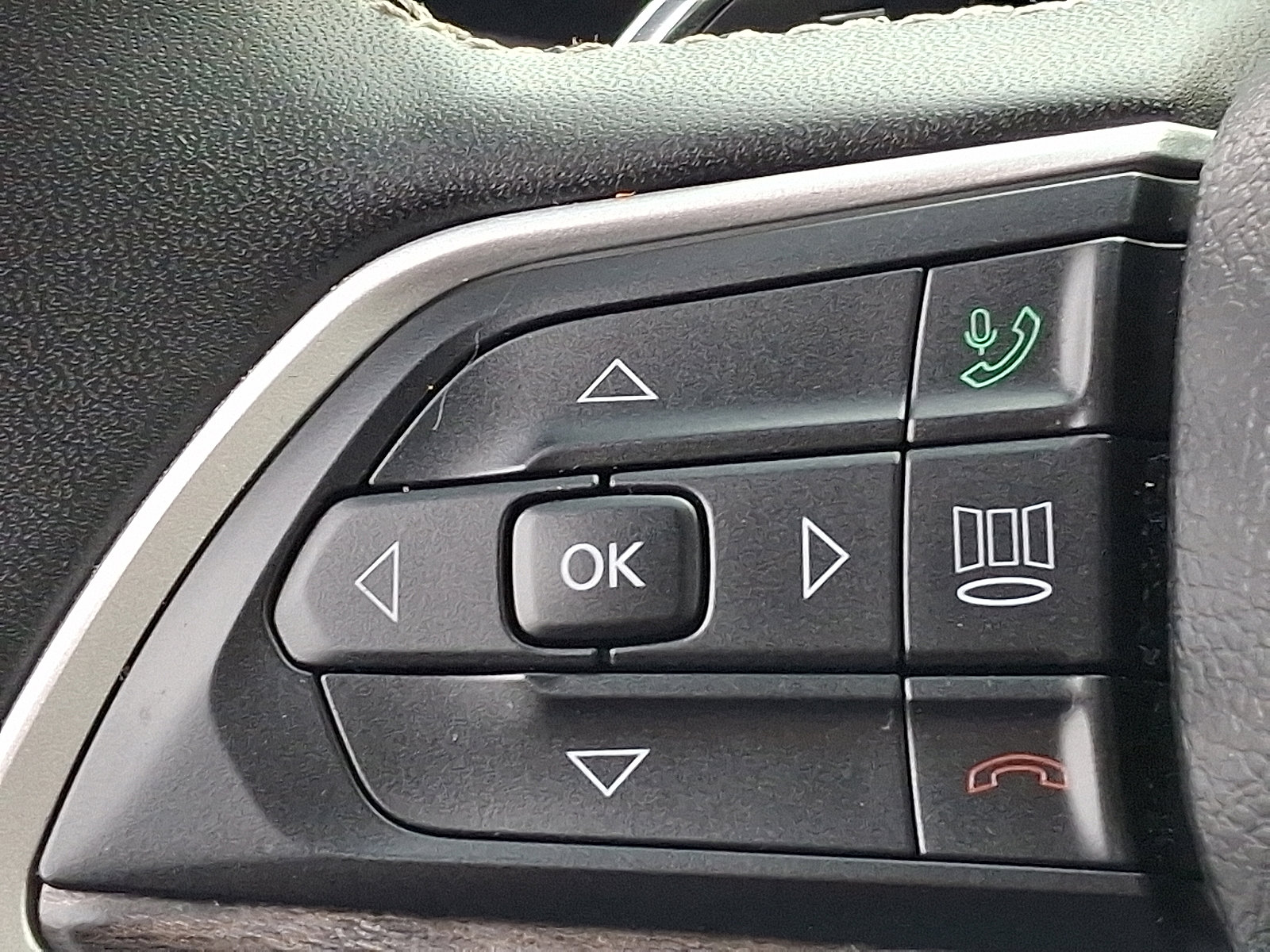 Used 2023 Jeep Grand Cherokee Limited image 22