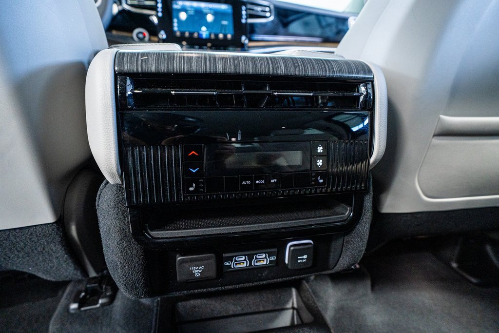 Used 2023 Jeep Wagoneer Series III w/ Preferred Equipment Group image 58