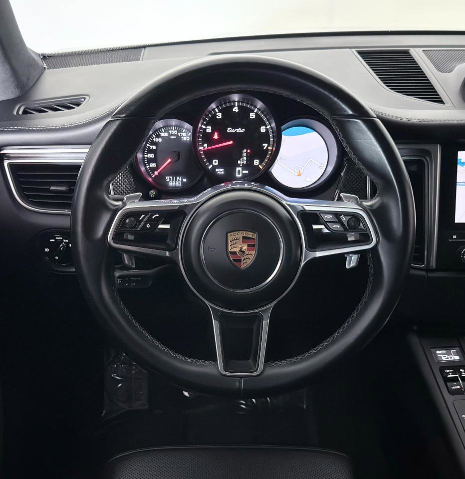 Used 2018 Porsche Macan Turbo AWD/4WD image 34