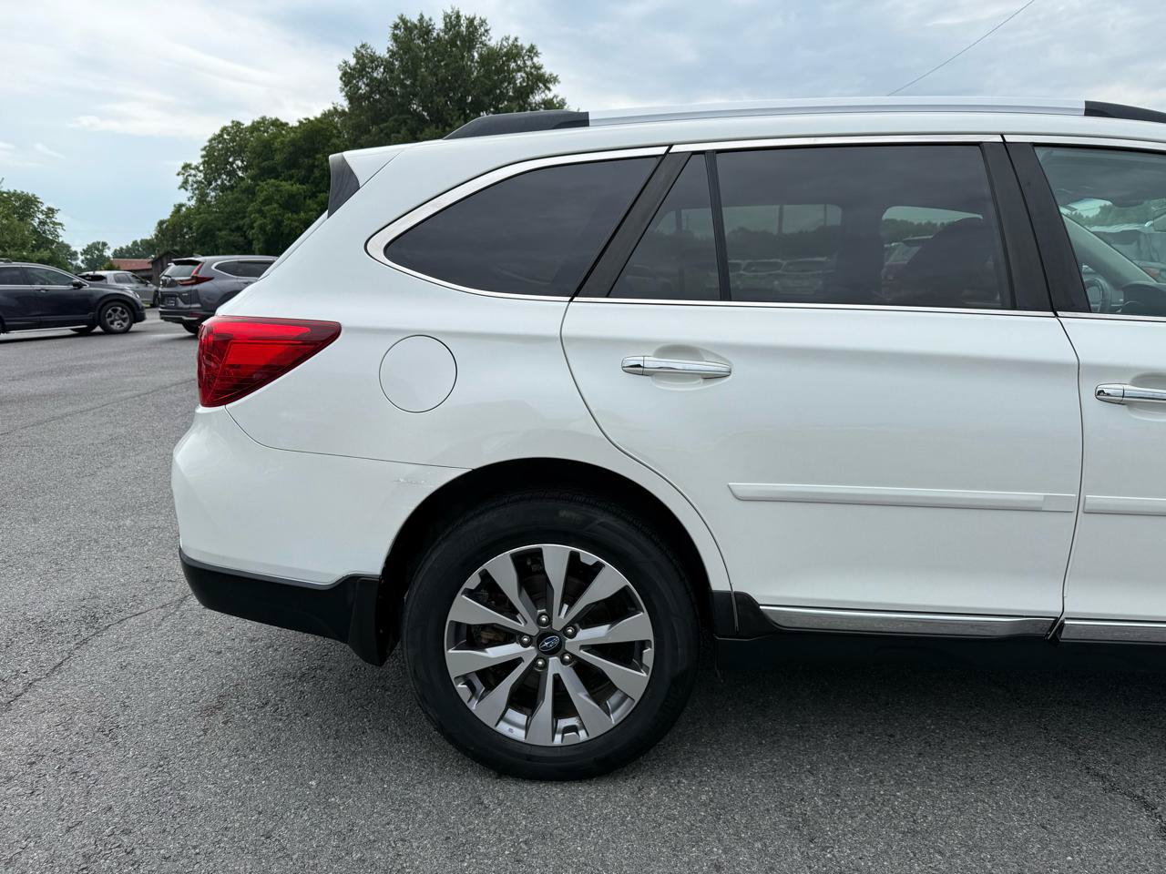 Used 2017 Subaru Outback 3.6R Touring w/ Popular Package #5A AWD/4WD image 39