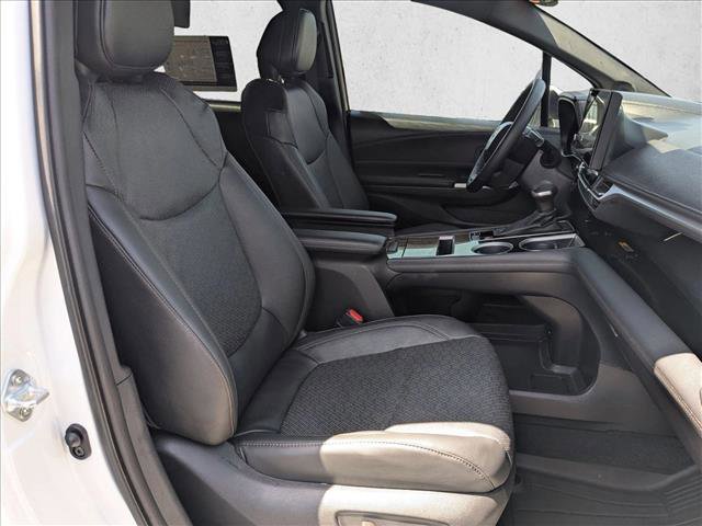 Used 2025 Toyota Sienna Platinum AWD/4WD image 24