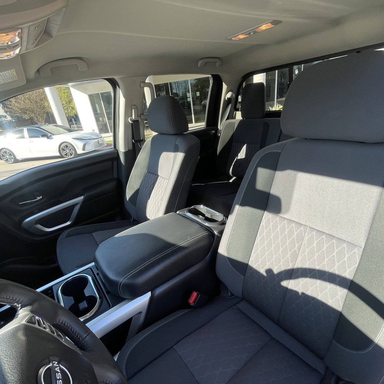 Used 2024 Nissan Titan SV w/ SV Convenience Package image 21