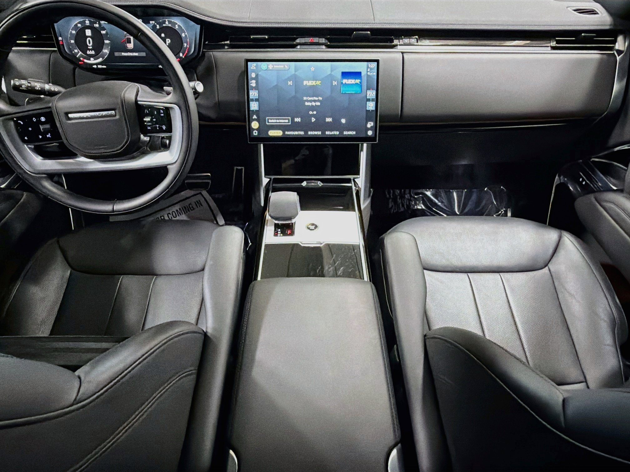 Certified 2025 Land Rover Range Rover SE AWD/4WD image 17