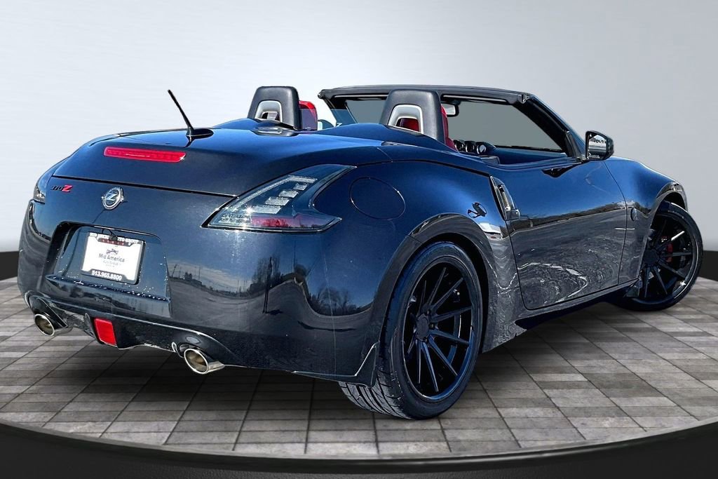 Used 2014 Nissan 370Z Touring image 2